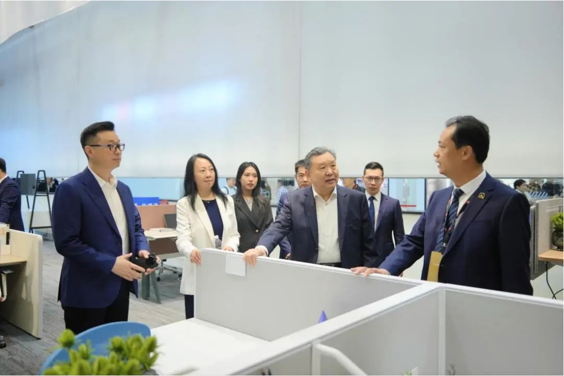 中国家具协会理事长徐祥楠一行莅临华盛家博会展馆参观指导