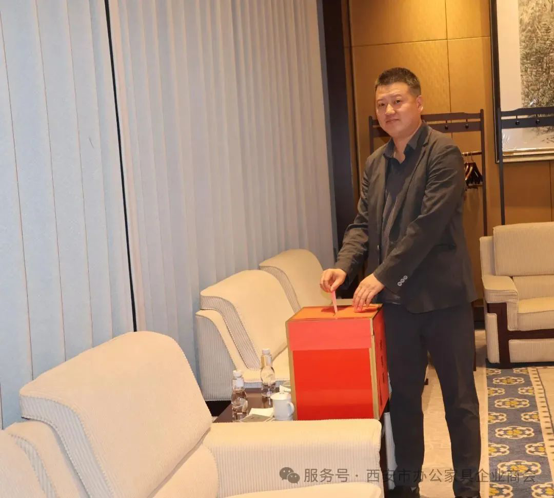 姚永红董事长受邀出席陕西省办公家具协会第一次会员代表大会并致辞