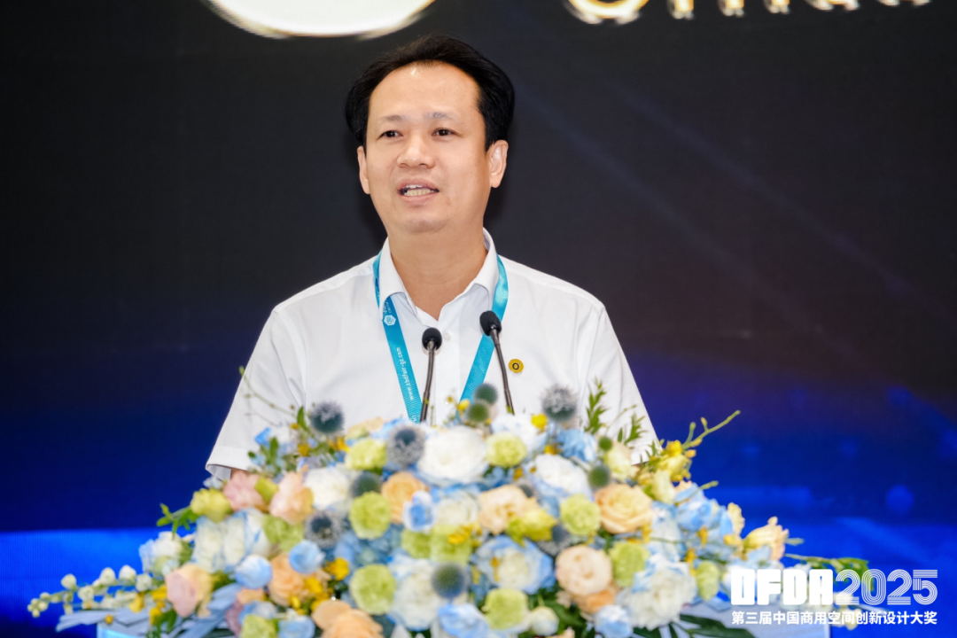 华盛家具集团荣获OFDA“商用空间家具至尊奖”、“商用空间设计年度推荐品牌”核心大奖