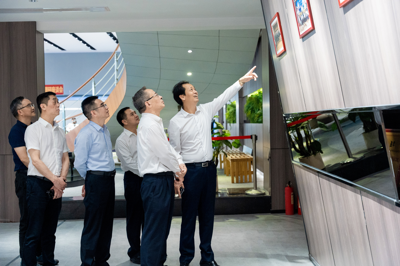 华盛家具集团董事长姚永红被授予“中山市劳动模范＂荣誉称号